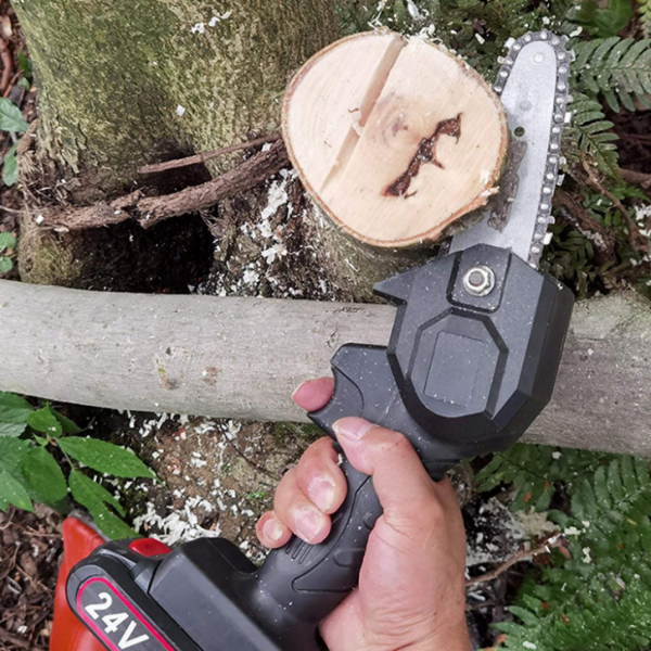 Mini wireless chainsaw – Mini-ferăstrău fără fir